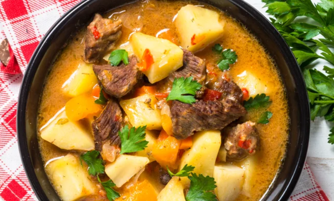 Bosanski Lonac – Traditioneller Fleisch-Gemüse-Eintopf - Rezept