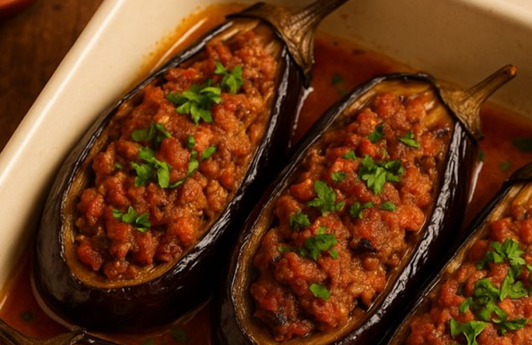 Gefüllte Auberginen (Imam Bayıldı mit Hackfleisch) Rezept