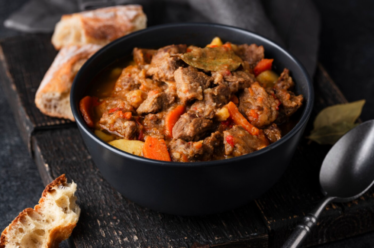 Hausgemachter Gulasch – Pikant nach Balkan-Art - Rezept