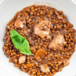 Geschmorte Linsen mit Fleisch - Rezept