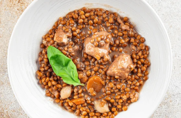 Geschmorte Linsen mit Fleisch - Rezept