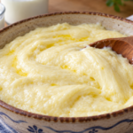 Traditioneller serbischer Belmuž aus jungem Käse und Maismehl