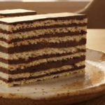 Kroatische Mađarica mit dünnen Teigschichten und Schokoladencreme